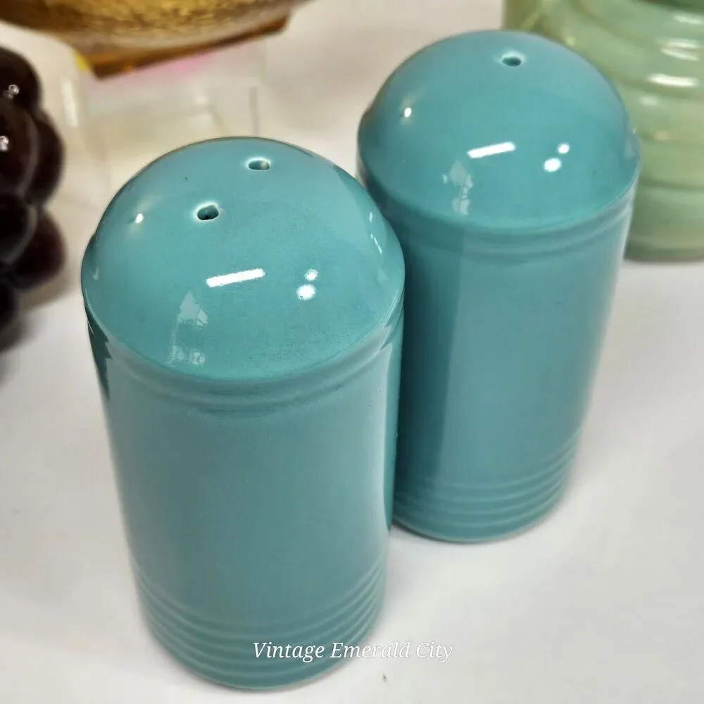 Vtg Neo Art Deco Japan Beehive Salt & Pepper Shakers Teal Blue Color Connection